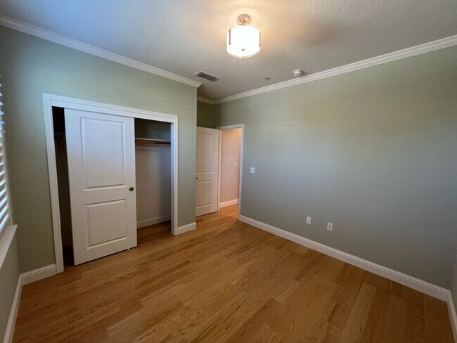 Building Photo - Newer single story home located in desirab...