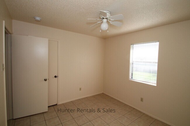 Building Photo - Winfield Estates!