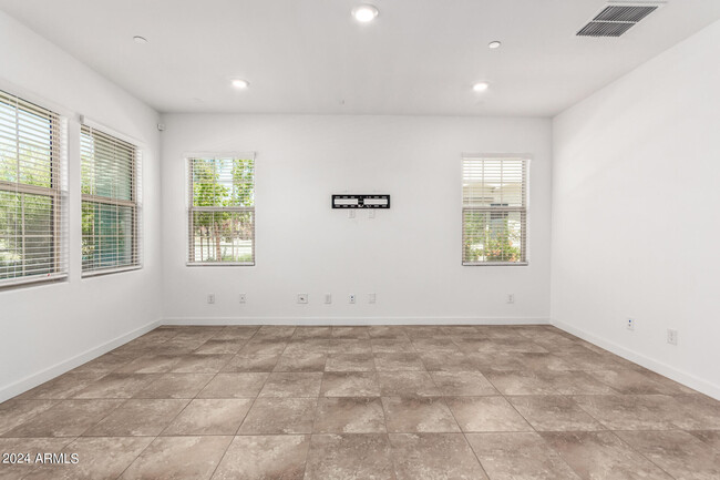 Building Photo - 4077 S Sabrina Dr