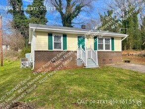 Building Photo - Super Cute 2 bedroom / 1 bathroom home nea...