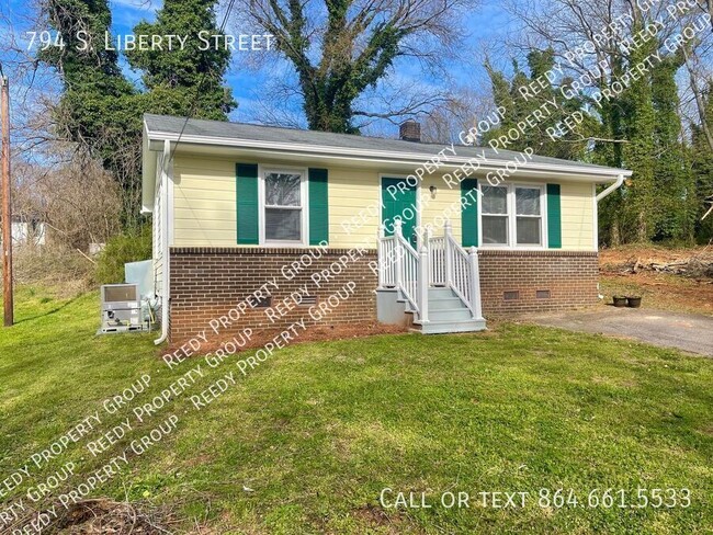 Primary Photo - 2 bedroom / 1 bathroom home near downtown ...