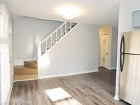 Building Photo - 4 Bed - 2 Full Bath Bungalow for Rent in Willowick!