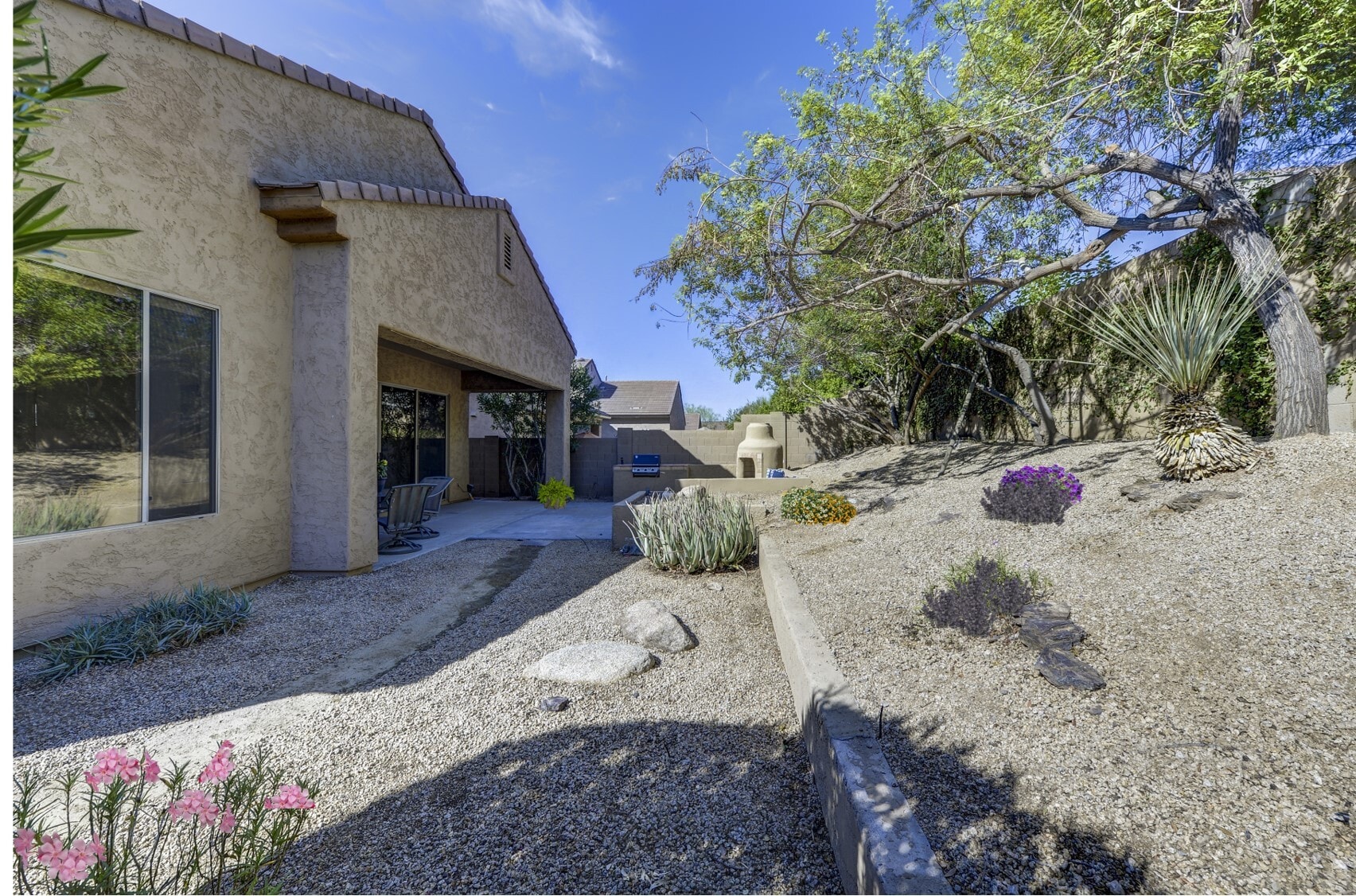 Building Photo - 7634 E San Fernando Dr