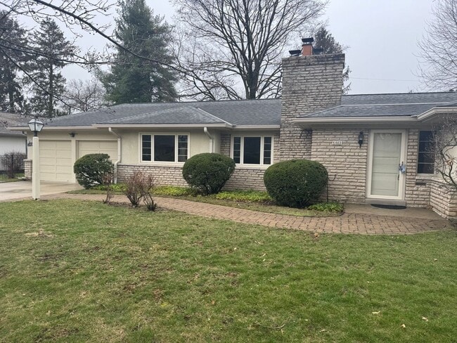 Building Photo - 3 Bedroom 2 Bath Ranch Home - Upper Arlington Schools