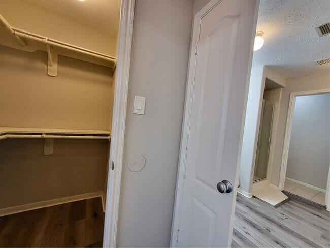 Building Photo - 7415 Hollister Ridge