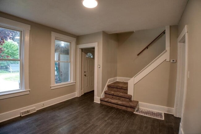 Building Photo - 4013 Bell St