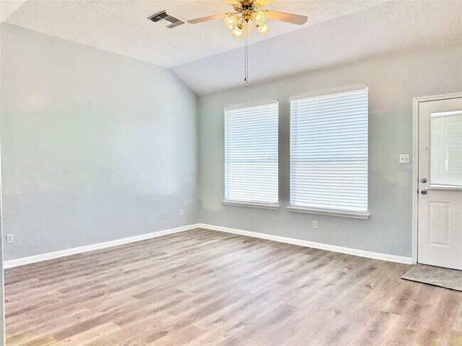 Building Photo - 909 Christopher Ln