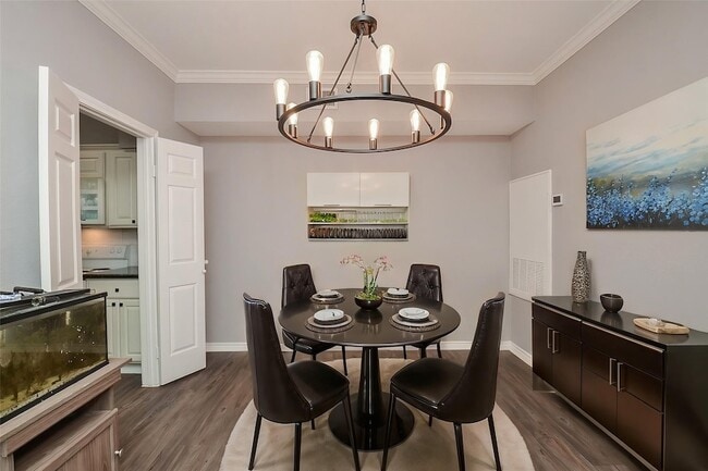 Building Photo - 2255 Braeswood Park Dr