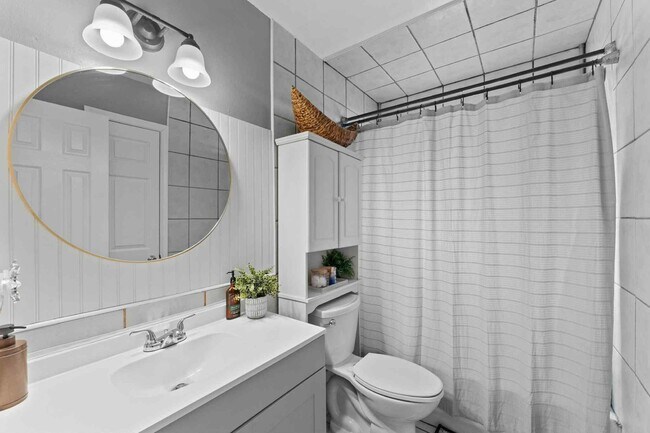 Building Photo - 2102 N Pearland Ave