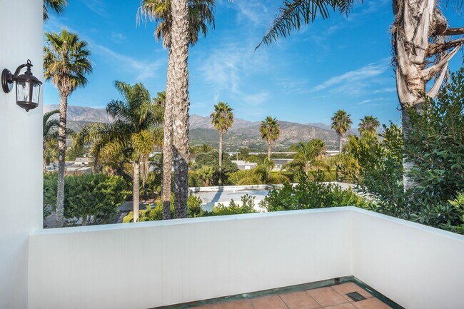 Building Photo - 875 Sand Point Rd