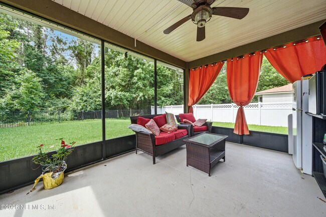 Building Photo - 705 W Kings College Dr