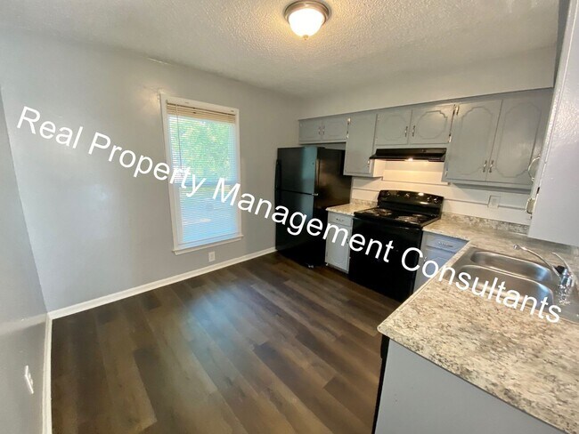 Building Photo - 2 Bedroom in Lee's Summit - Live Security Deposit Free with Obligo