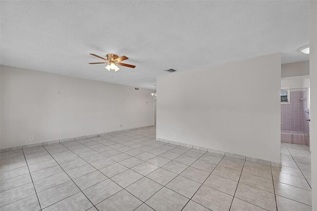 Building Photo - 3 bedroom in Hallandale FL 33009