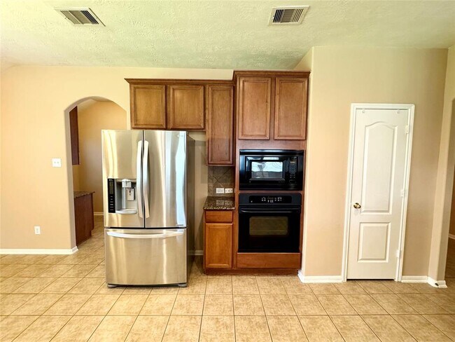 Building Photo - 11323 Sandermeyer Dr