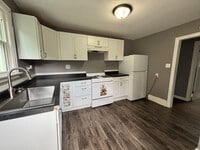 Building Photo - 3 Bed | 1 Bath | Private Patio | Unbeatable Value