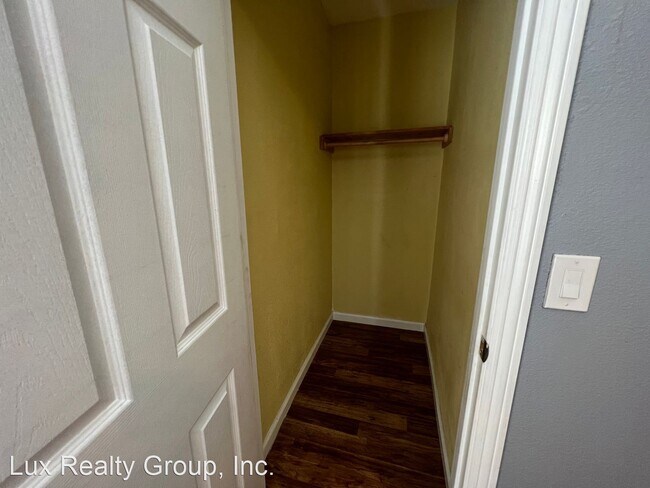 Building Photo - 2 br, 1 bath House - 558 A St