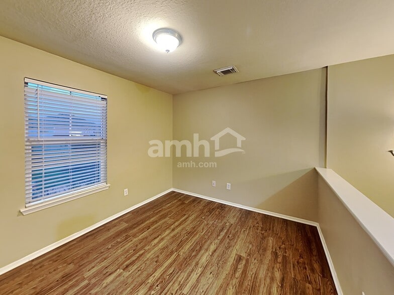 Building Photo - 6114 Elton Knolls St