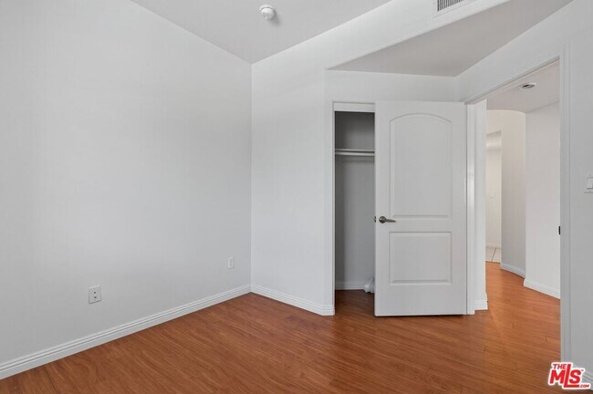 Building Photo - 360 W Ave 26
