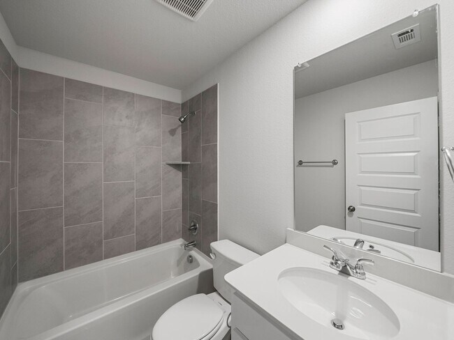 Building Photo - Almost New, Modern Look 4 Bed 3 Bath House...