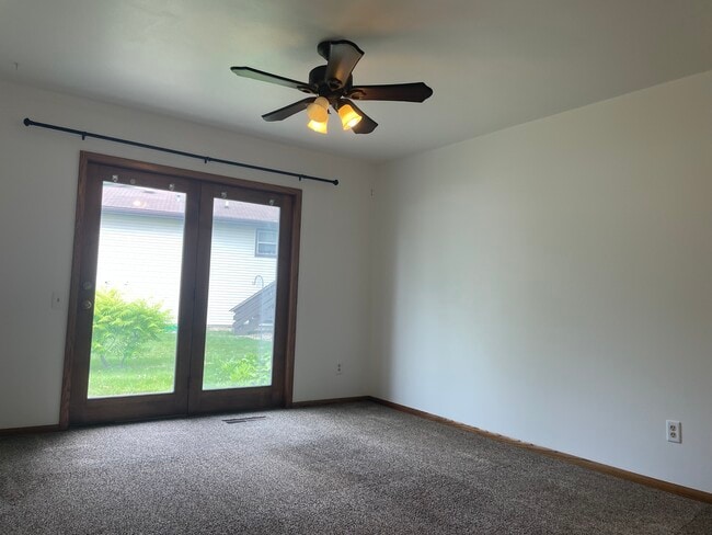 Building Photo - 323 Santa Fe Trail