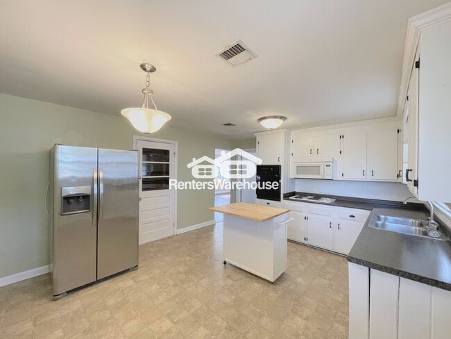 Building Photo - 3904 S Rd