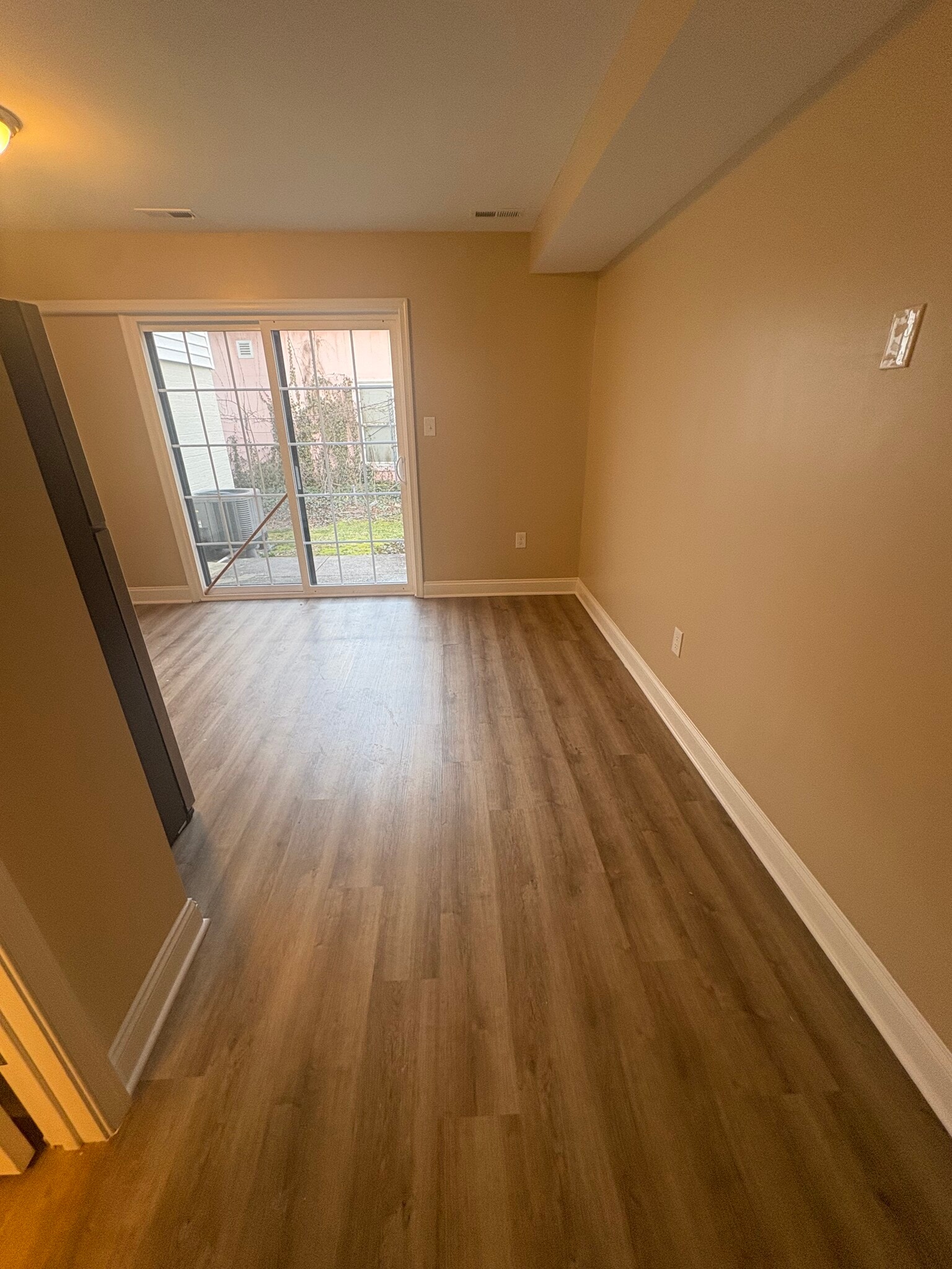 Building Photo - 302 Hendrickson Ln