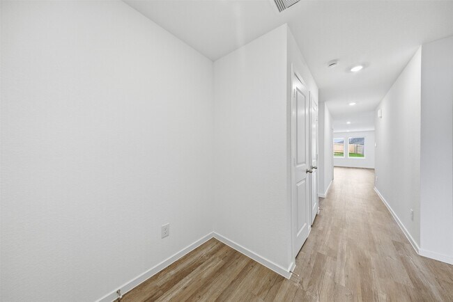 Building Photo - 40810 Hawthorne Glades St