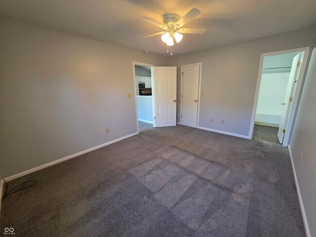 Building Photo - 6165 Pinnacle Blvd