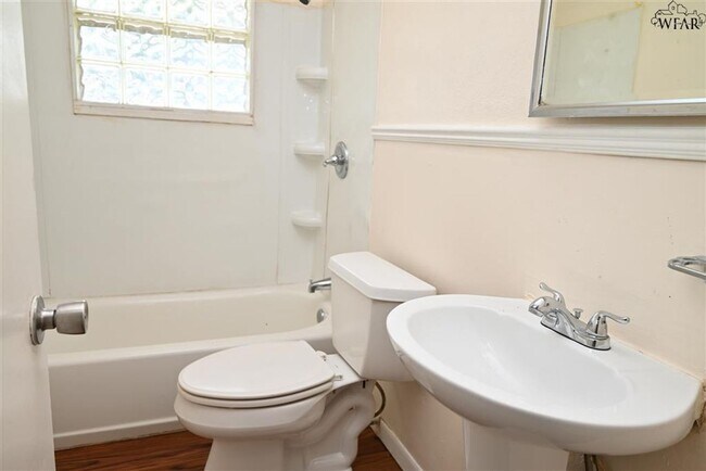 Building Photo - Affordable 3 Bedroom City View Home
