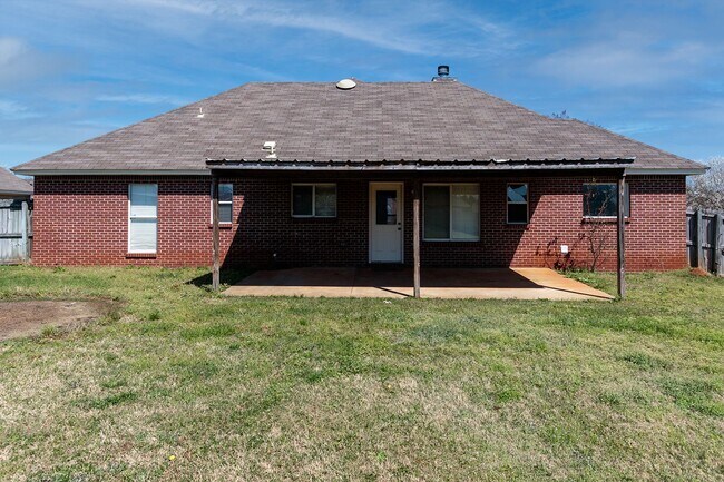 Building Photo - Home for rent in Prattville
