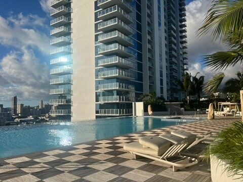 14th floor resort style infinity pool - 1500 Rycroft St
