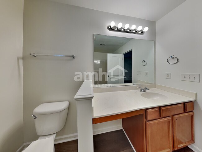 Building Photo - 102 Graphite Dr