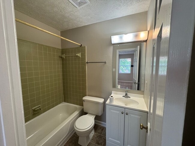 Building Photo - Two Bedroom Town House