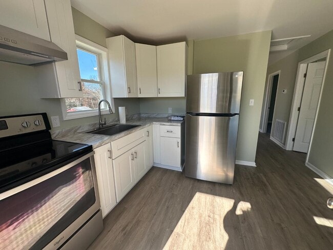 Building Photo - 1468 Bristol Caverns Hwy