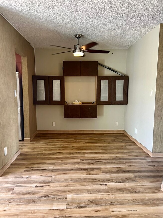 Building Photo - Charming 1/1/1 Ground Floor Unit with Lanai & Yard