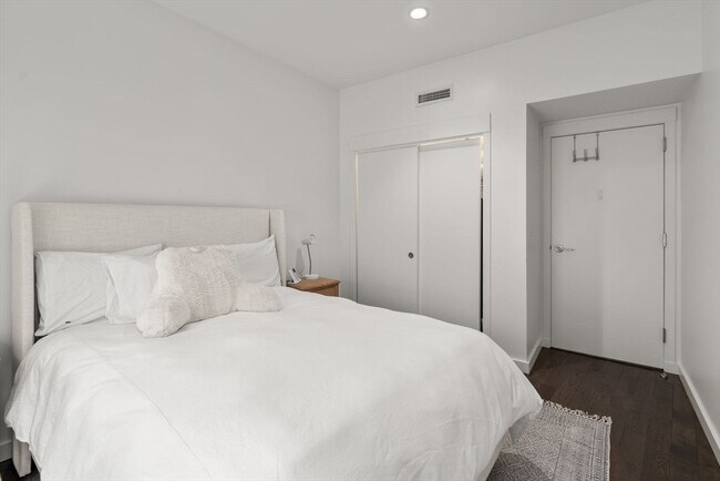 Building Photo - 126 Salem St