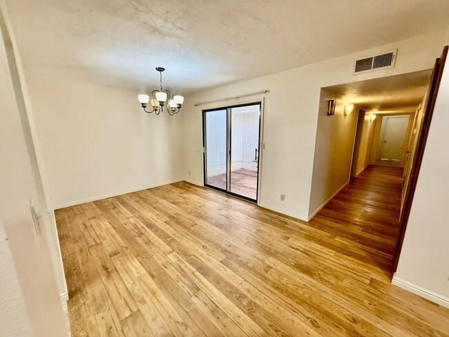 Building Photo - 840 S 400 E