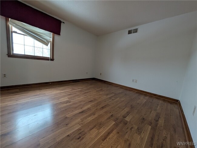 Building Photo - 270 Selkirk Dr