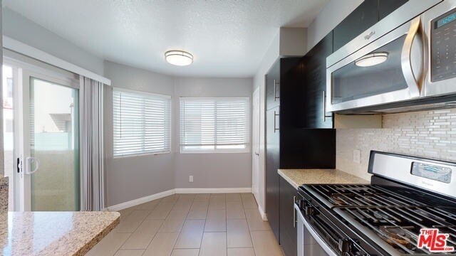 Building Photo - 5455 Sylmar Ave