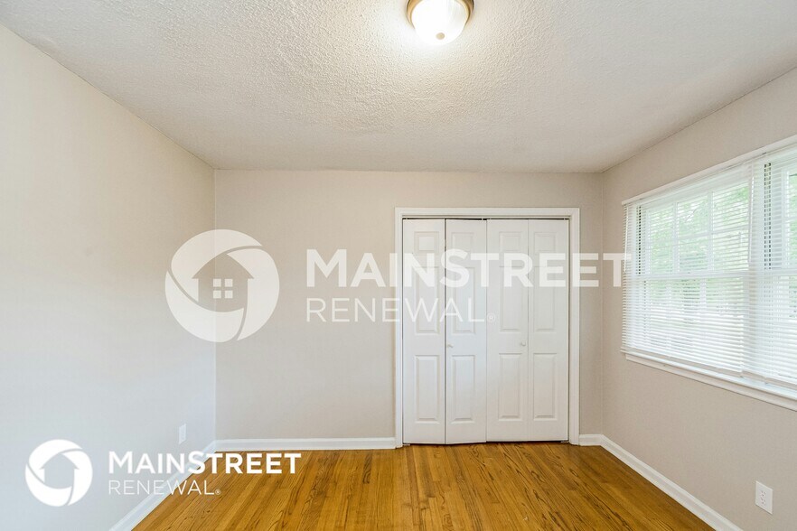 Building Photo - 4545 Kinlock Dr