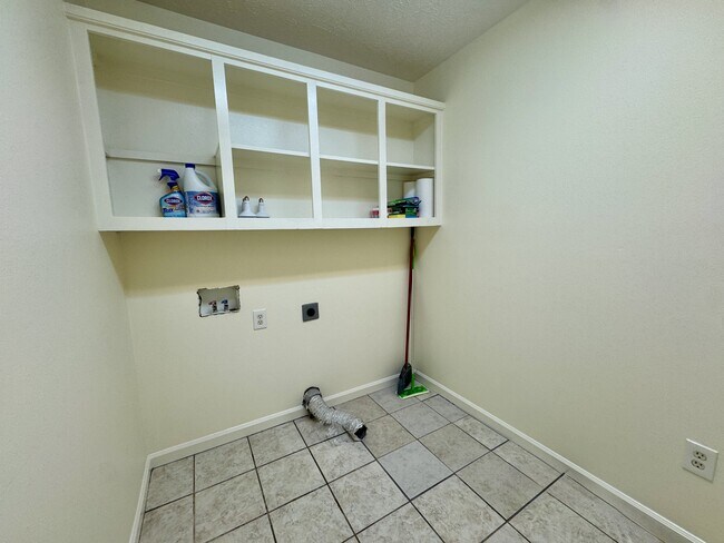 Building Photo - 44 Kirkland Dr