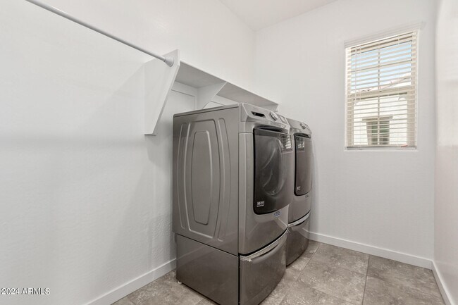 Building Photo - 4077 S Sabrina Dr