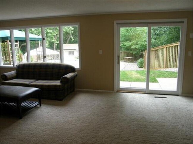 Building Photo - 15712 Wing Lake Dr