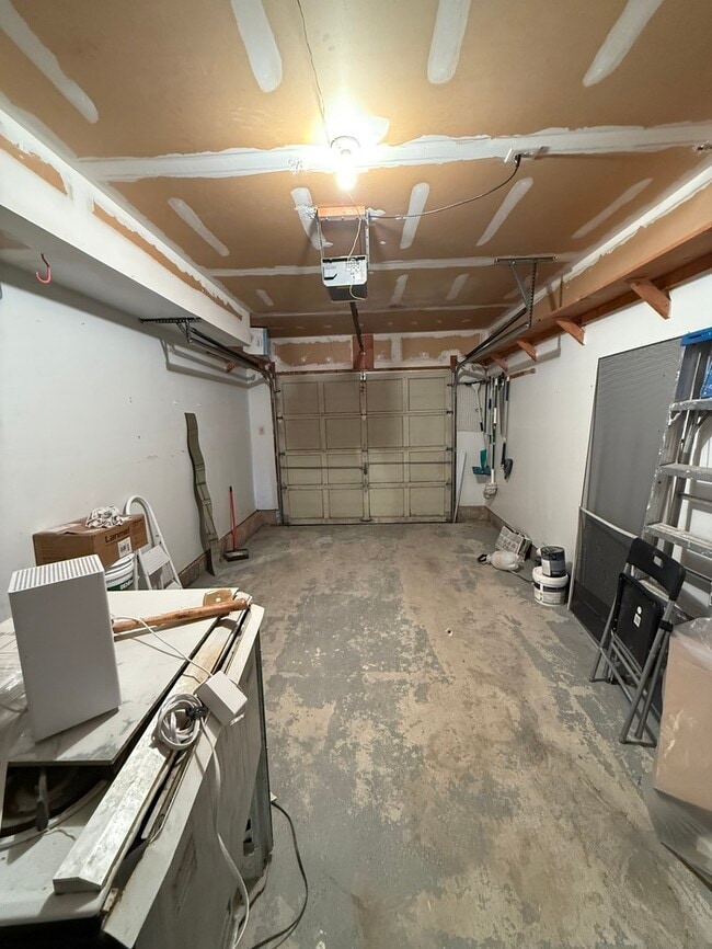 Building Photo - 271 Edgeware Ct