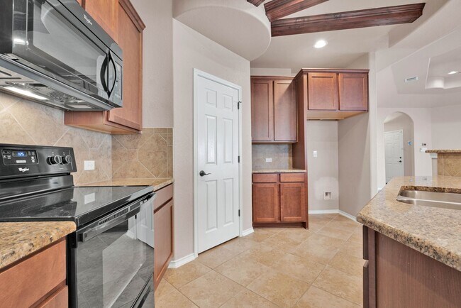 Building Photo - Beautifully Maintained Home in the Heart of Helotes