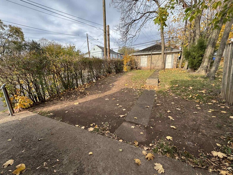 Building Photo - 635 Chestnut St