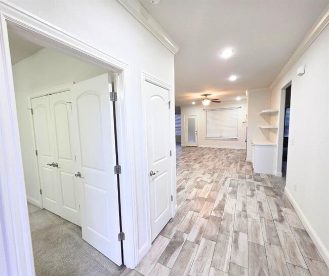 Building Photo - 1001 W Ashmore Landing Loop