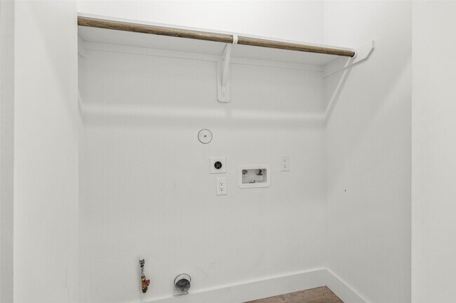 Building Photo - 2202 Wavell St