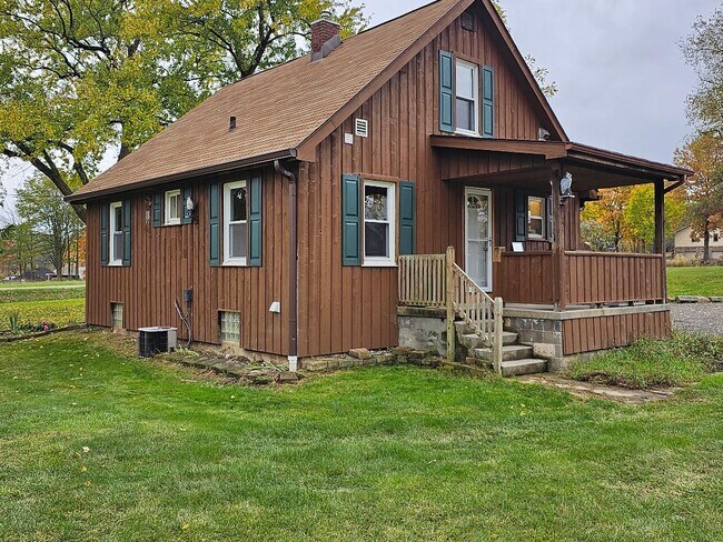 Building Photo - 1349 Newton St