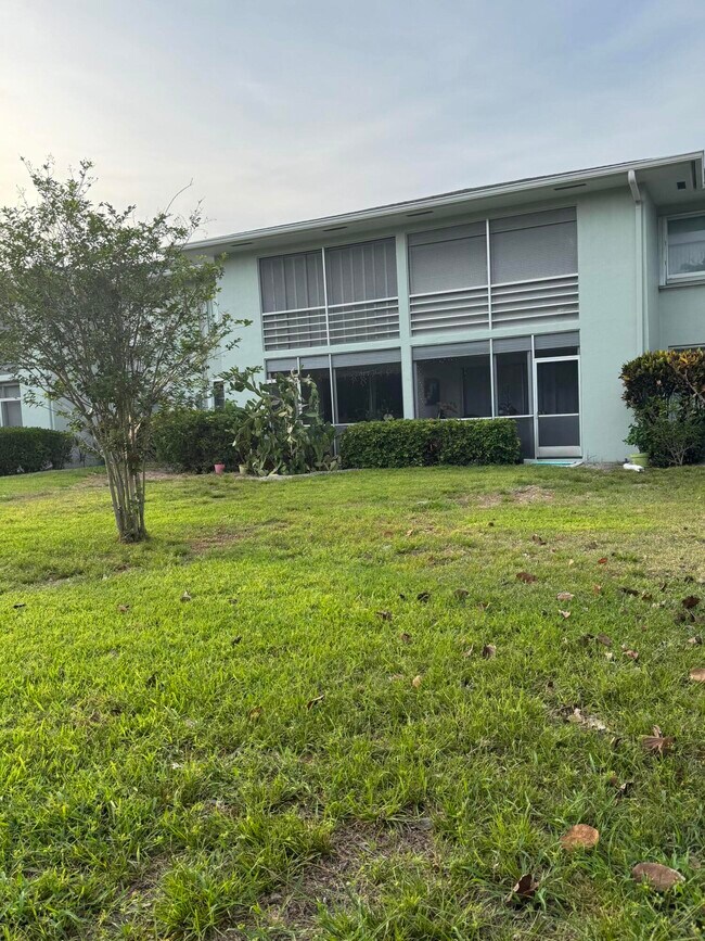 Building Photo - 2460 SW 22nd Ave